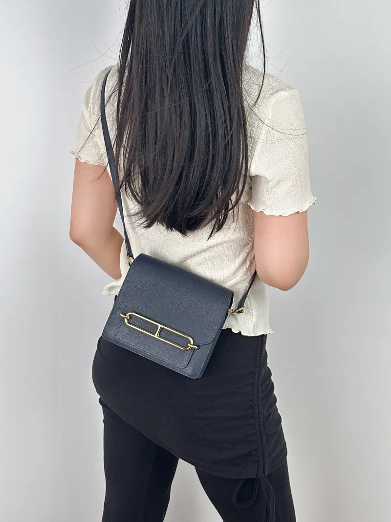 Hermès Crossbody Bag Roulis 19 Evercolor Calfskinmini18 × 6 × 15 cm — on-model view 1 of 2