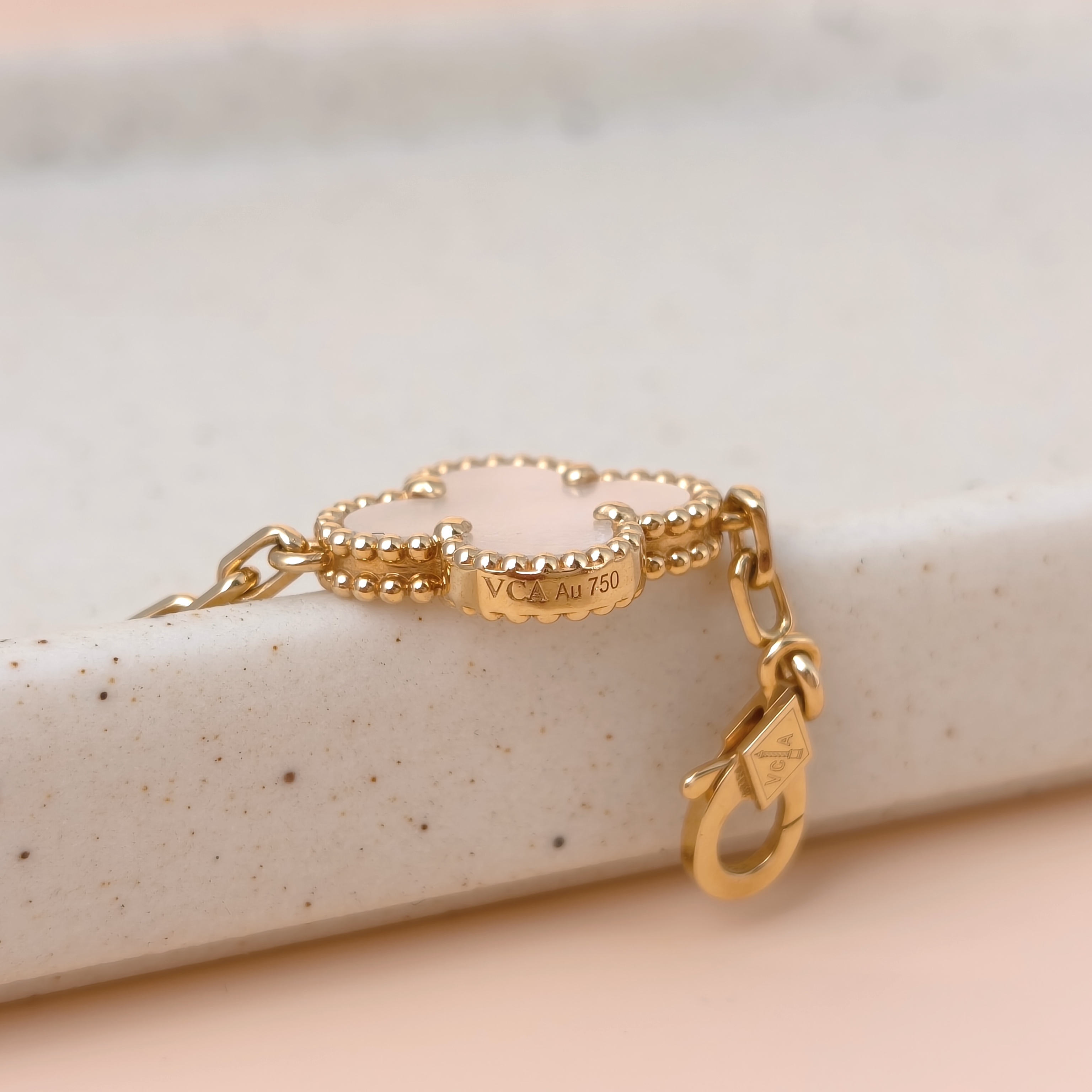 Van Cleef & Arpels Bracelet Alhambra Alhambra Collection Five-Motif Bracelet Pearl · White Mother-of-Pearl18KY ellow Gold Vintage Small19cm — cover view 2 of 11