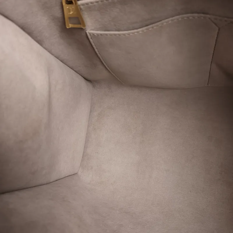 Louis Vuitton Shoulder Bag Onthego Medium · White Monogram Empreinte Embossed Calfskin Medium 35 × 14 × 27 cm — detail view 5 of 10