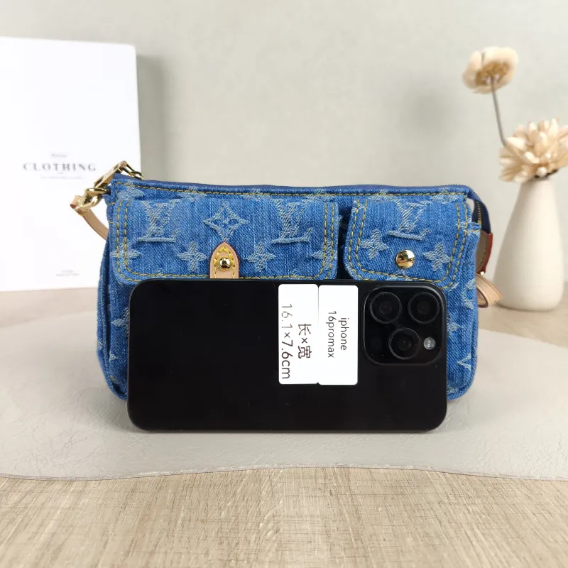 Louis Vuitton Shoulder Bag Pochette Accessories Cargo One Size 23.5 × 3 × 14 cm — cover view 2 of 5