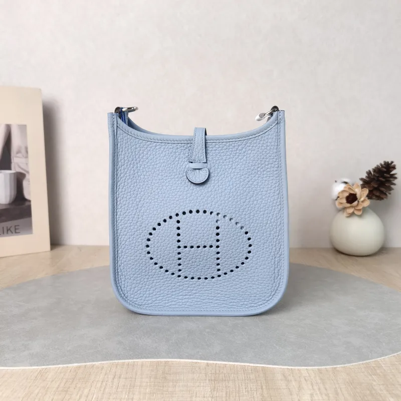 Hermès Crossbody Bag Evelyne Mini 16 Mini 16 J7 Taurillon Clemence TC Calfskin Mini 17 × 5.5 × 18 cm K