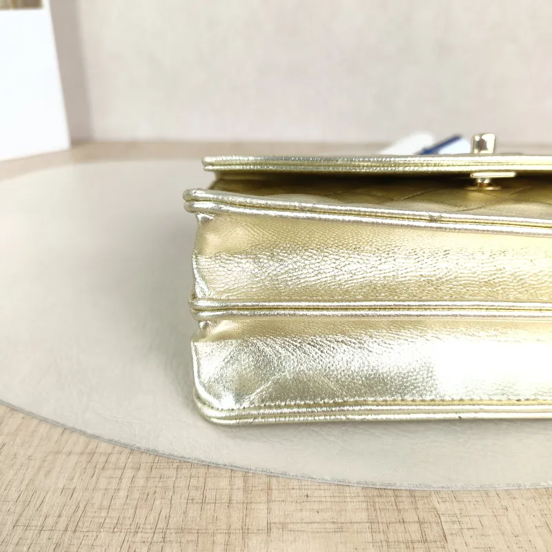Chanel Crossbody Bag26c Gold Grained Calfskin One Size18.5 × 6 × 11 cm — detail view 3 of 13