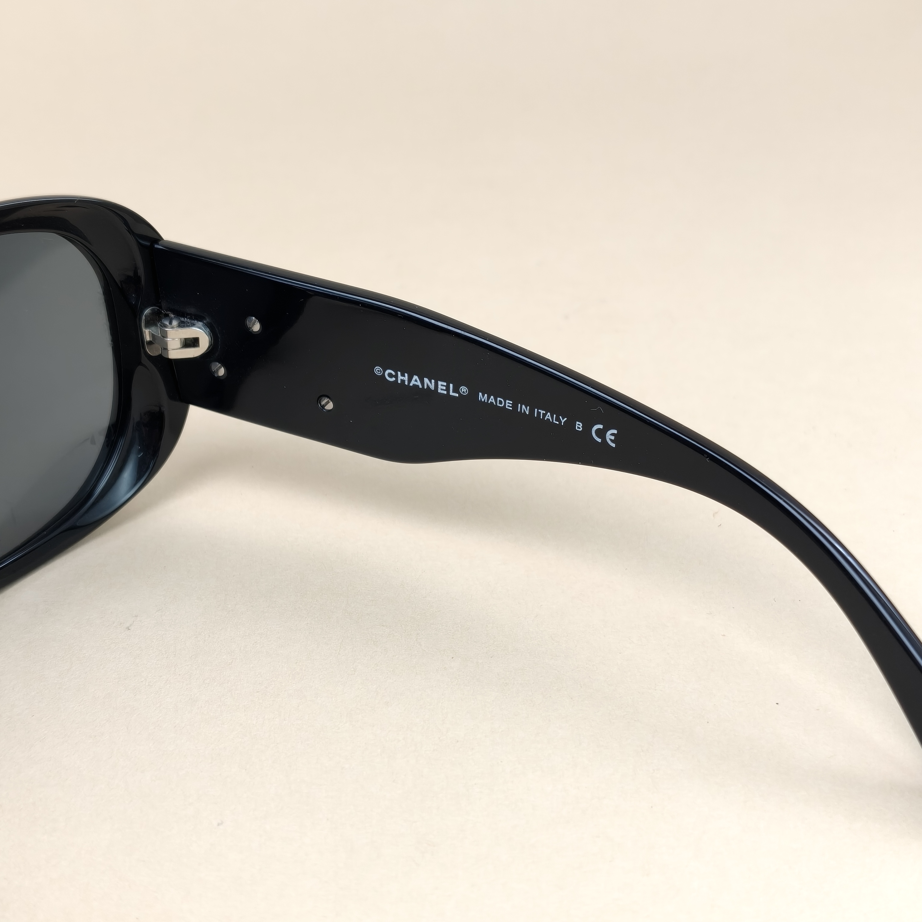 Chanel Eyewear Whitelogo Black One Size — cover view 3 of 10