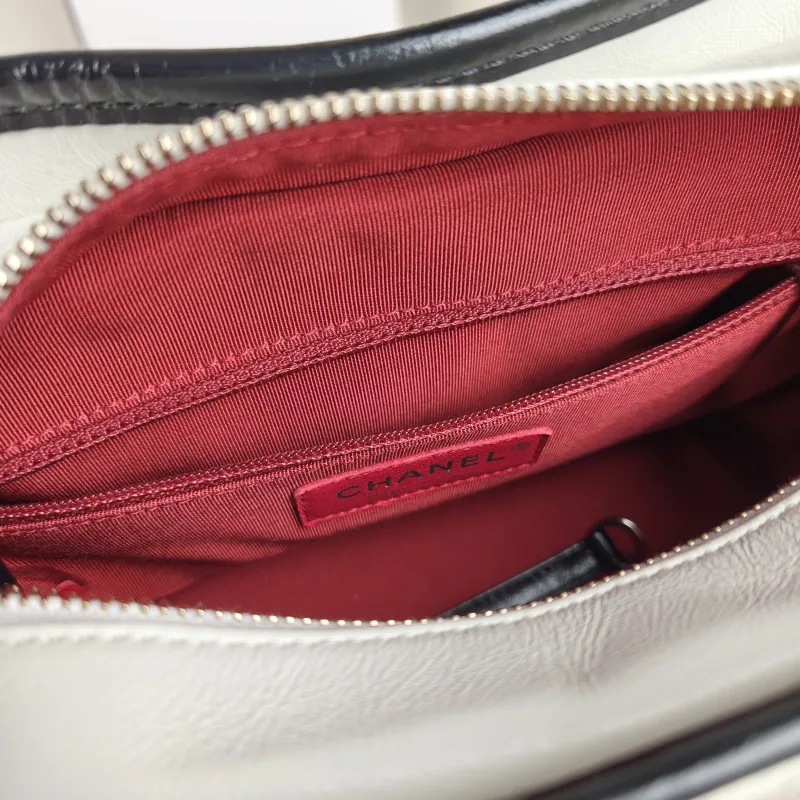 Chanel Crossbody Bag Gabrielle Gabrielle Bag CC alfskin Small 20 × 8 × 15 cm 29 — detail view 1 of 12