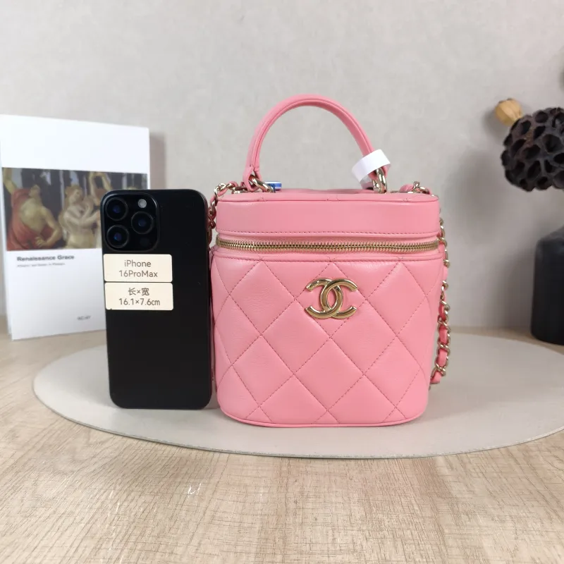 Chanel Crossbody Bag Trendy cc Crossbody Bag Pink Lambskin One Size15.5 × 12 × 16 cm — cover view 2 of 5