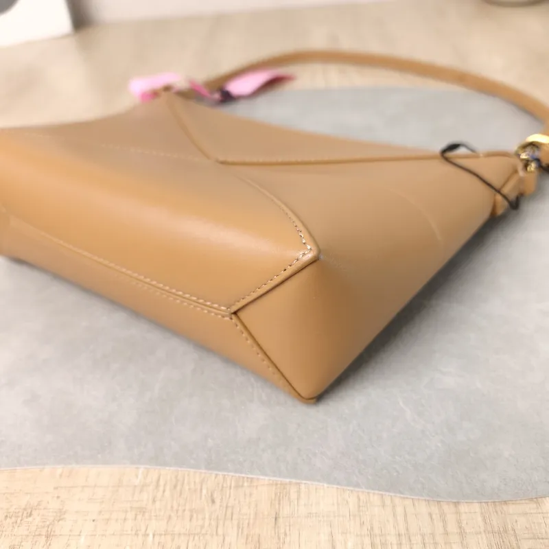 LOEWE Shoulder Bag puzzle fold Shoulder Bag Brown Calfskin One Size 23 × 6.5 × 15.5 cm — detail view 8 of 10