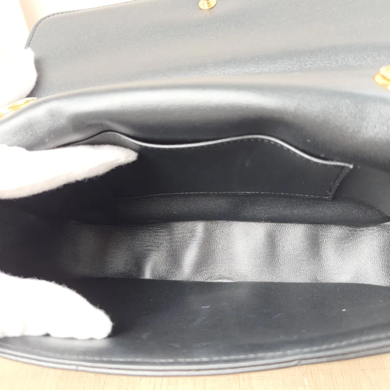 CELINE Shoulder Bag Matelasse Monochrome Shoulder Bag Black Lambskin 24 × 5 × 15 cm — detail view 3 of 12