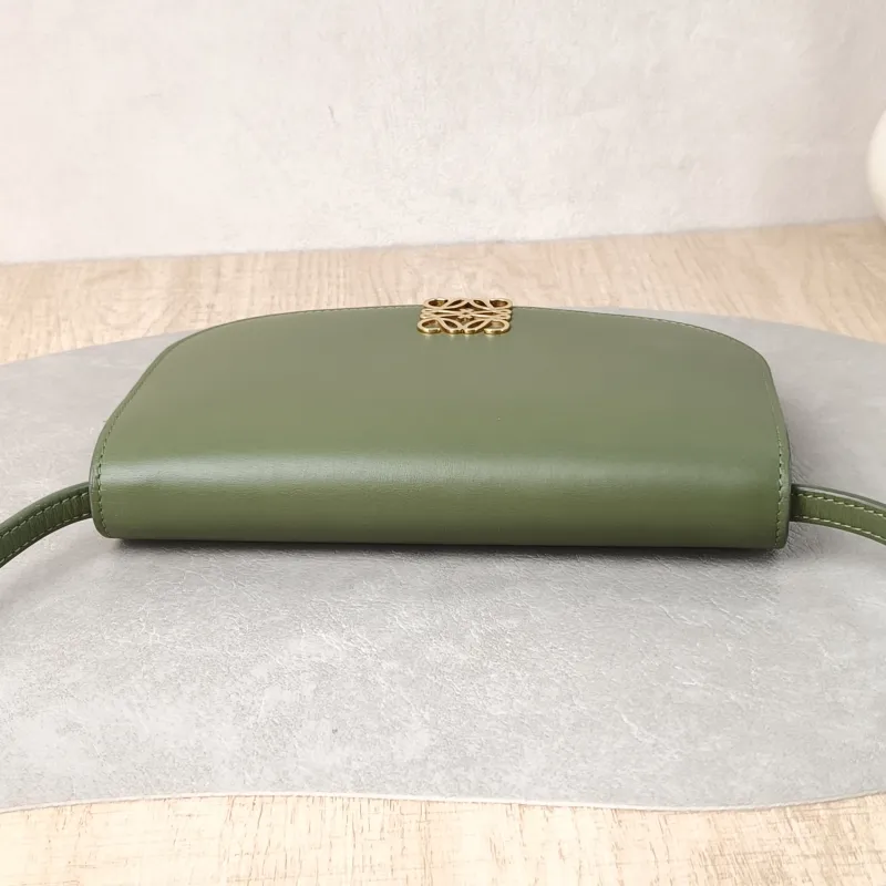 LOEWE Crossbody Bag Goya Calfskin Small 19 × 6 × 13.5 cm — detail view 3 of 11