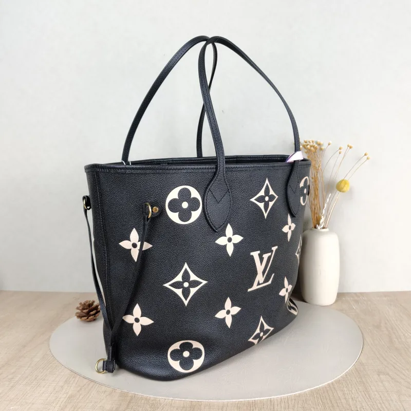 Louis Vuitton Shoulder Bag Neverfull Black · White Calfskin Medium 31 × 14 × 28 cm — cover view 5 of 5