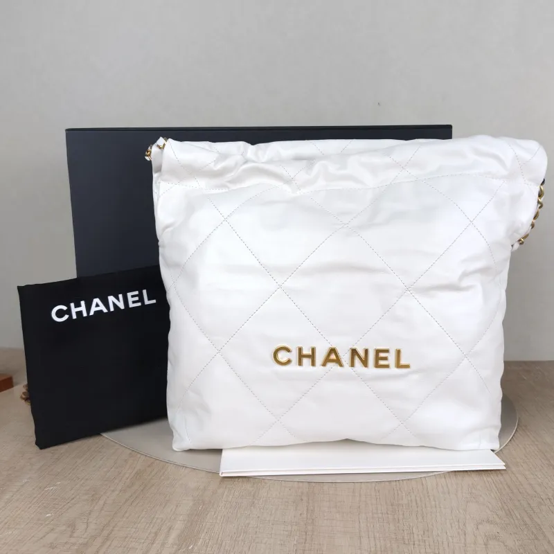 Chanel Shoulder Bag22Bag White CC alfskin Small35 × 7 × 37 cm — cover view 4 of 6