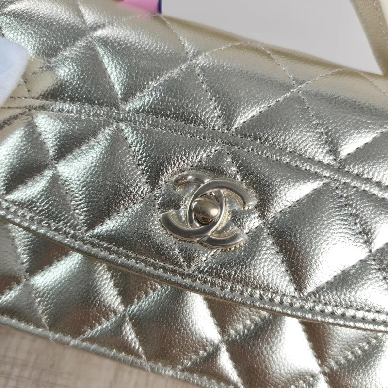 Chanel Crossbody Bag26c Gold Grained Calfskin One Size18.5 × 6 × 11 cm — detail view 13 of 13