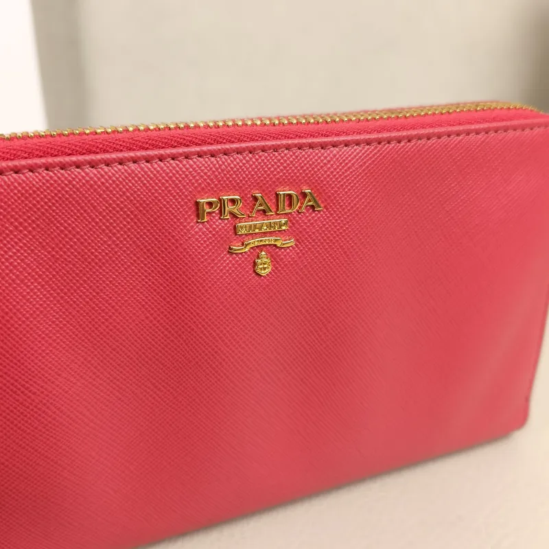 PRADA Wallet Wallet Red Calfskin Edition18.5 × 2 × 10.5 cm — detail view 5 of 11