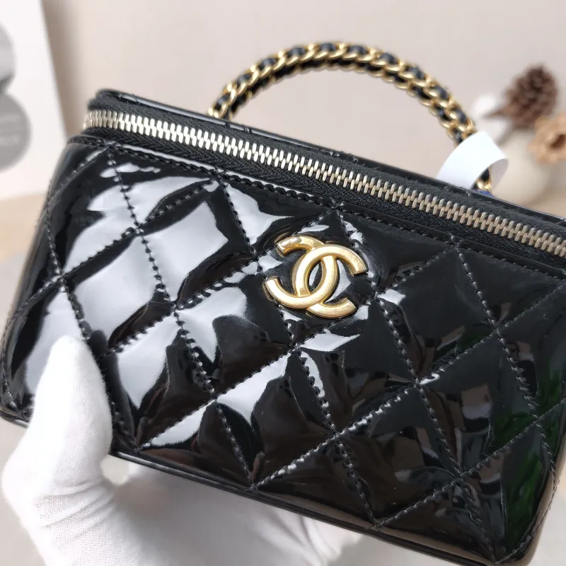 Chanel Crossbody Bag Edition Black Patent Leathermini16 × 8 × 9.5 cm — detail view 9 of 13