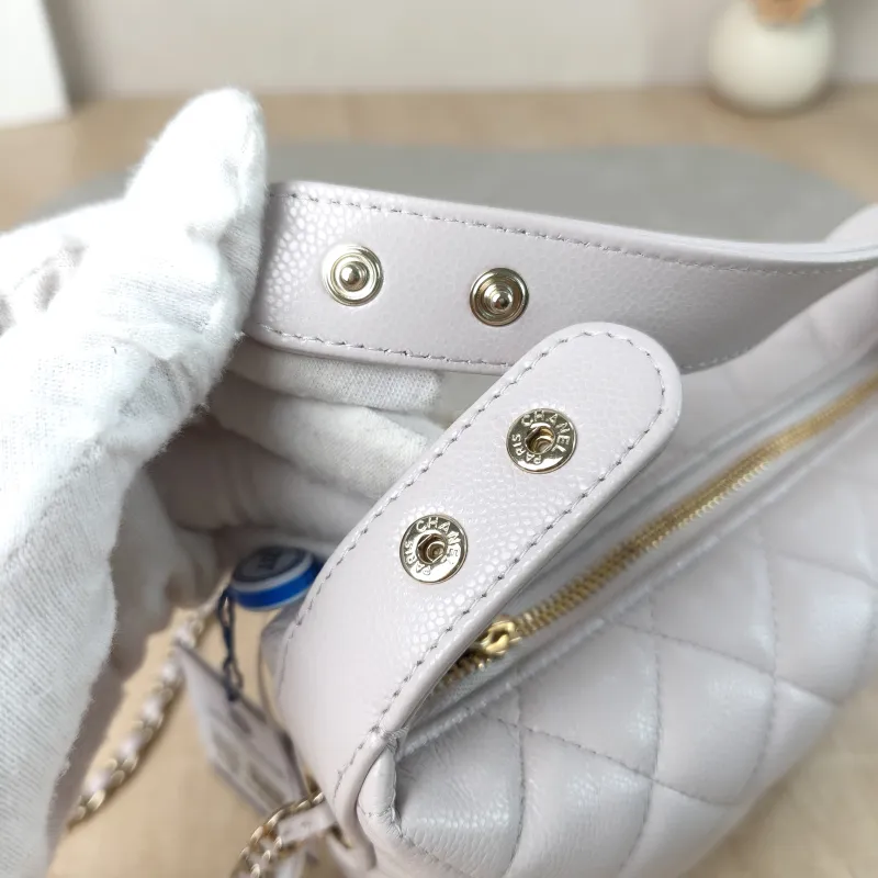 Chanel Crossbody Bag Crossbody Bag Pink Calfskin21.5 × 7.5 × 19 cm — detail view 11 of 14