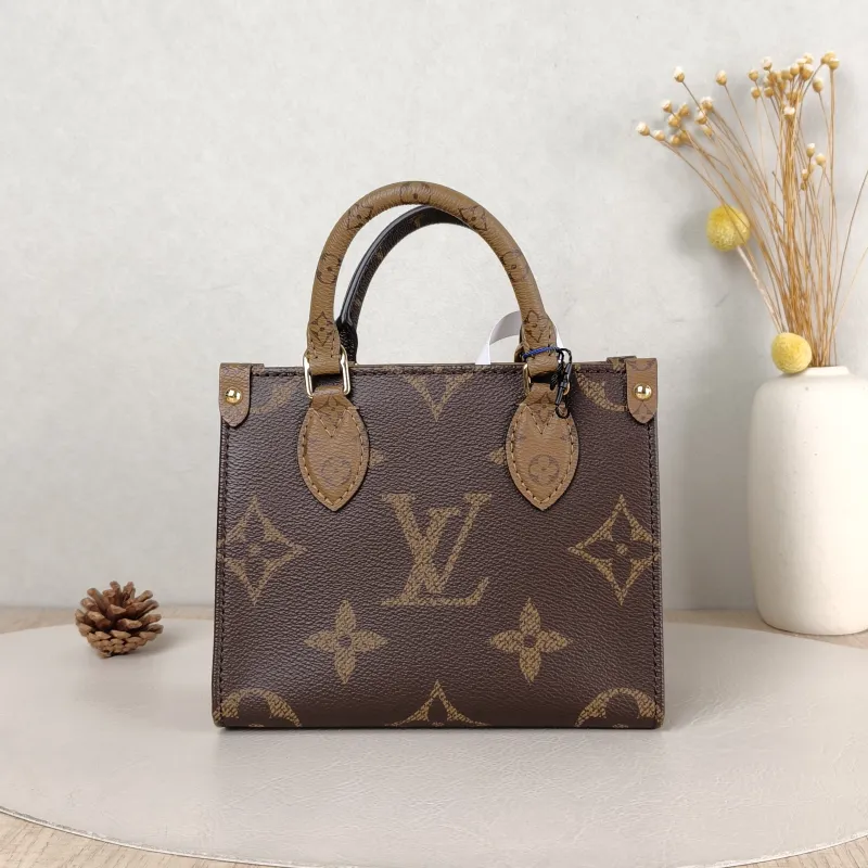 Louis Vuitton Crossbody Bag Onthego BB Monogram PVC BB 18 × 8.5 × 15 cm