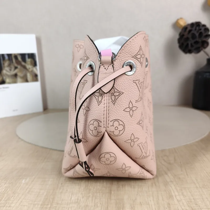 Louis Vuitton Crossbody Bag BELLA Pink Calfskin 22 × 14 × 19 cm — detail view 12 of 12