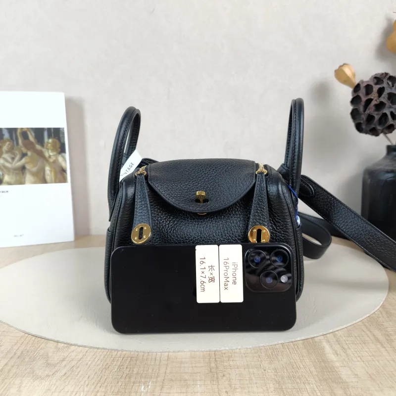 Hermès Crossbody Bag Lindy Mini 1989Black TC Calfskinmini19 × 9.5 × 13 cm — cover view 3 of 6