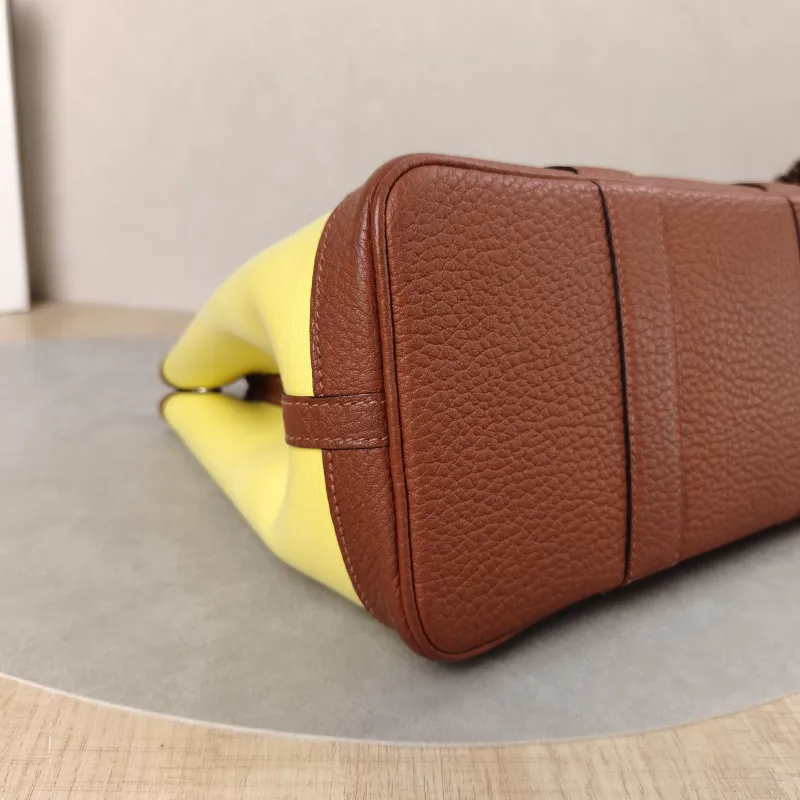 Hermès Top Handle Bag Garden Party 30 30 Canvas · Negonda Calfskin Medium30 × 13 × 21 cm — detail view 11 of 12