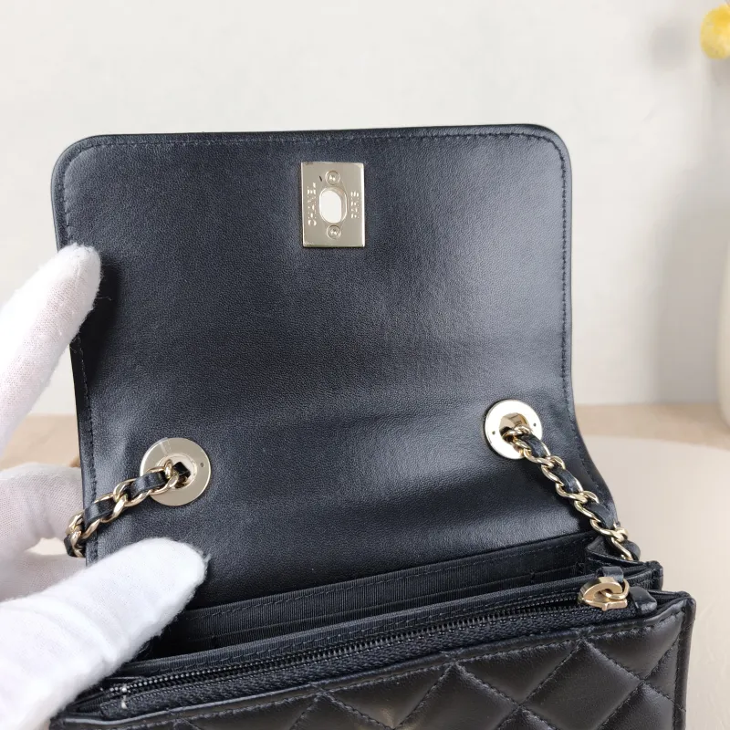 Chanel Crossbody Bag trendy cc woc Black Lambskin Mini 15.5 × 4 × 11 cm 30 — detail view 8 of 14
