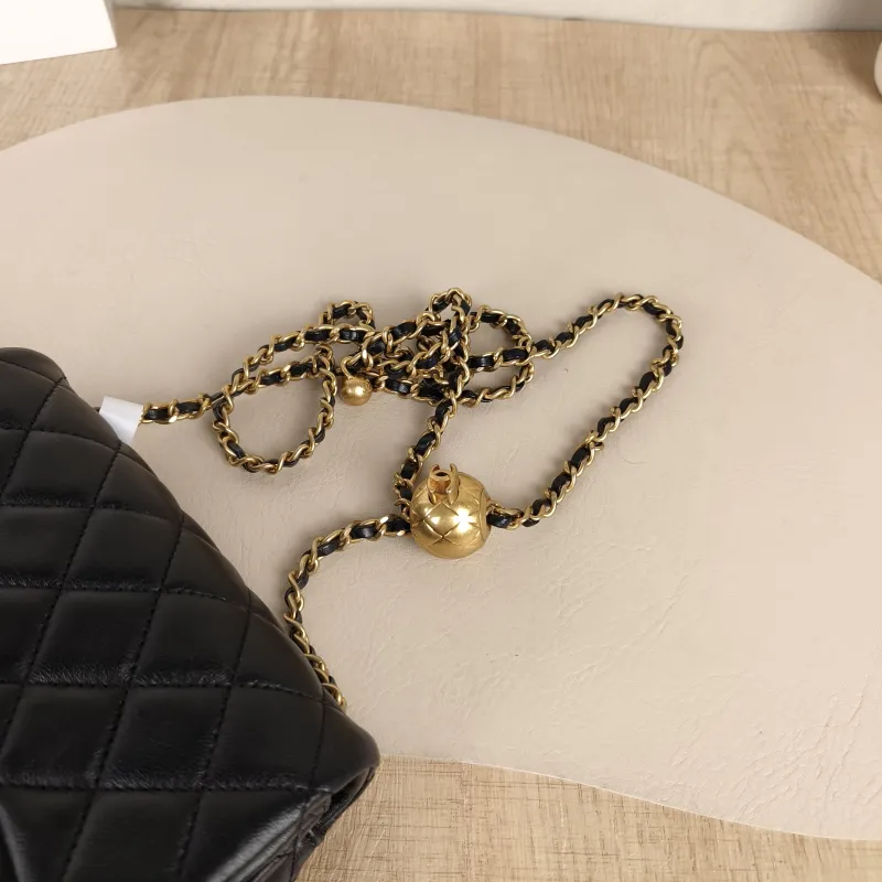Chanel Crossbody Bag Black Lambskin One Size17 × 8 × 13.5 cm — detail view 3 of 15