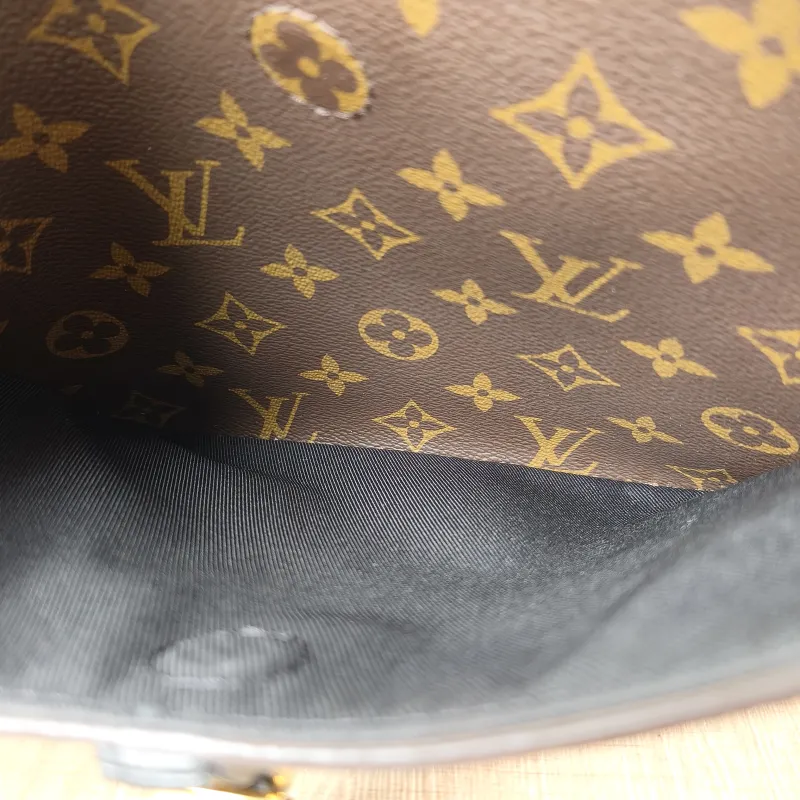 Louis Vuitton Crossbody Bag ODEON Monogram PVC Small 24 × 8 × 22 cm — detail view 3 of 12