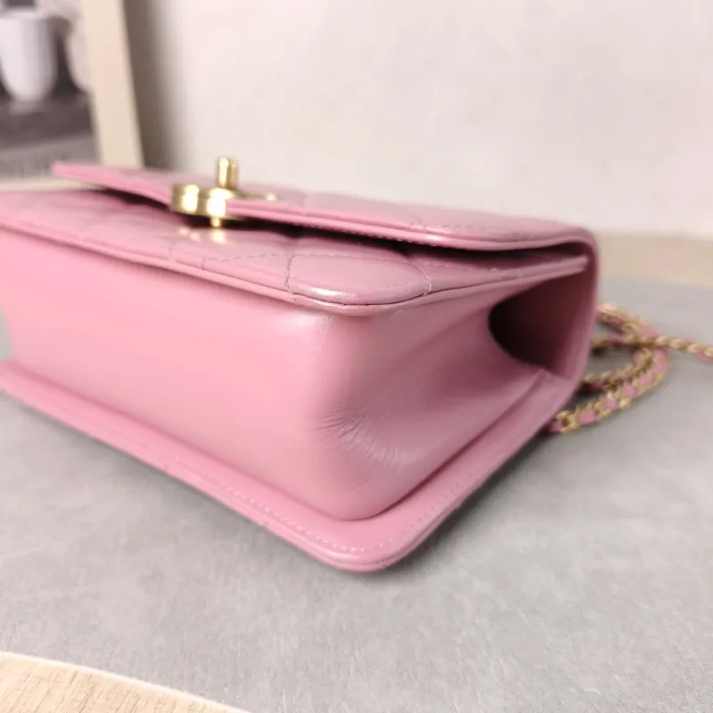 Chanel Crossbody Bag Calfskin Small 19 × 8 × 12 cm — detail view 4 of 10
