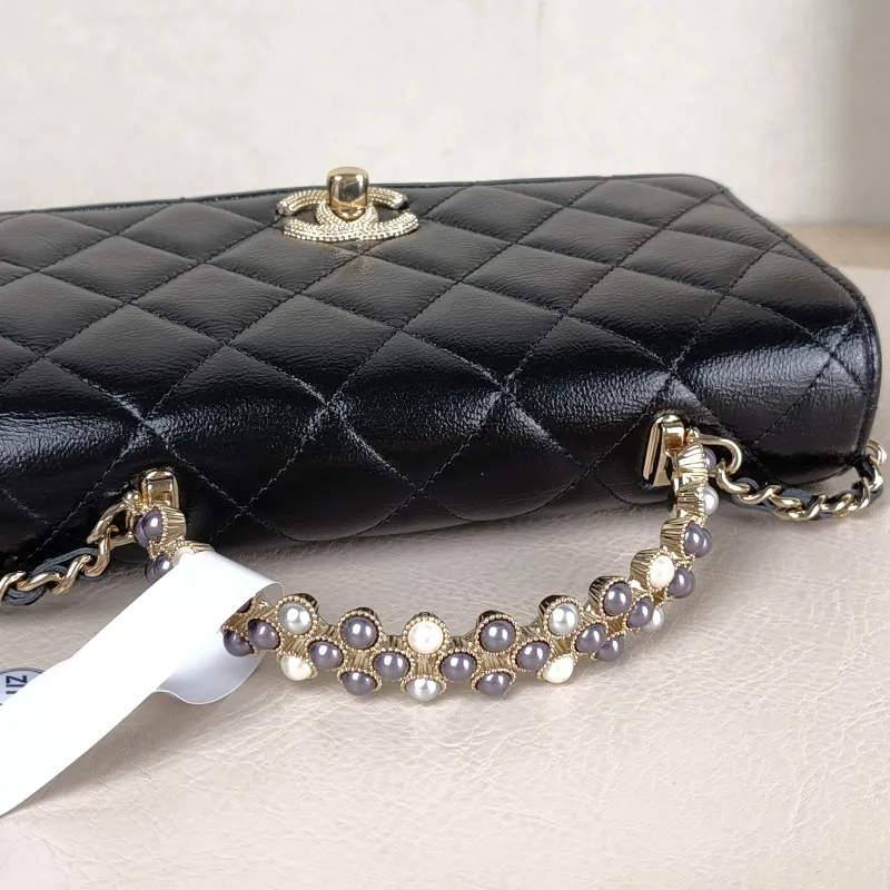 Chanel Crossbody Bag Pearl Black Lambskin 19 × 3.5 × 12 cm — detail view 8 of 14