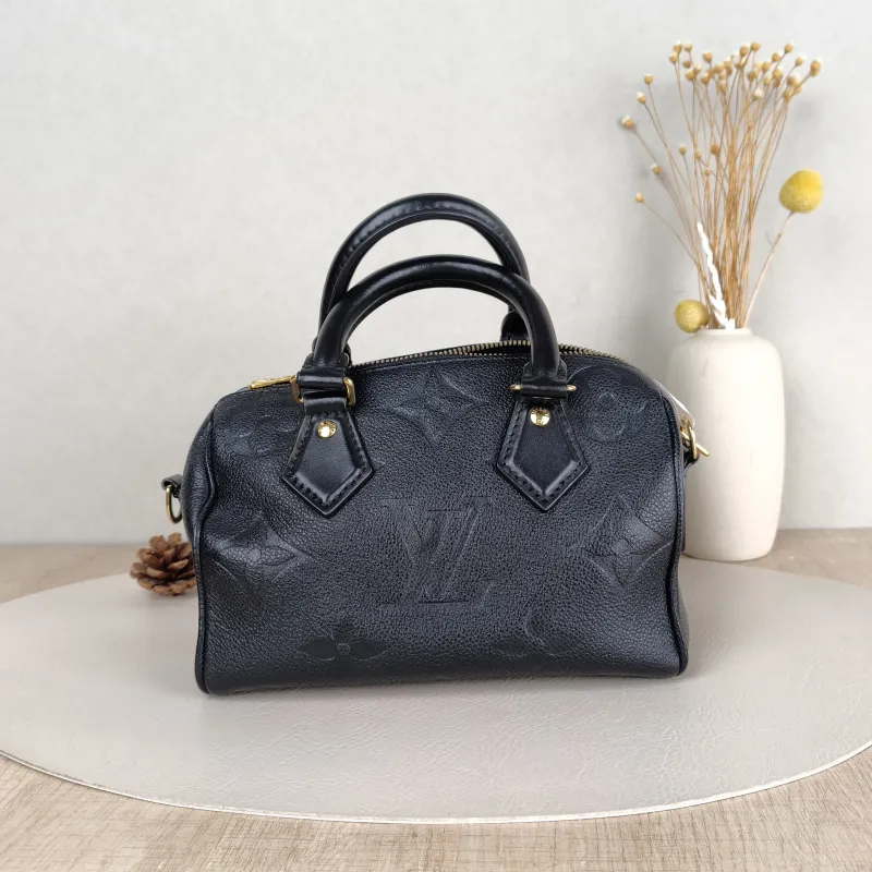 Louis Vuitton Crossbody Bag Speedy20Black Empreinte Embossed Calfskin Small20.5 × 12 × 13.5 cm