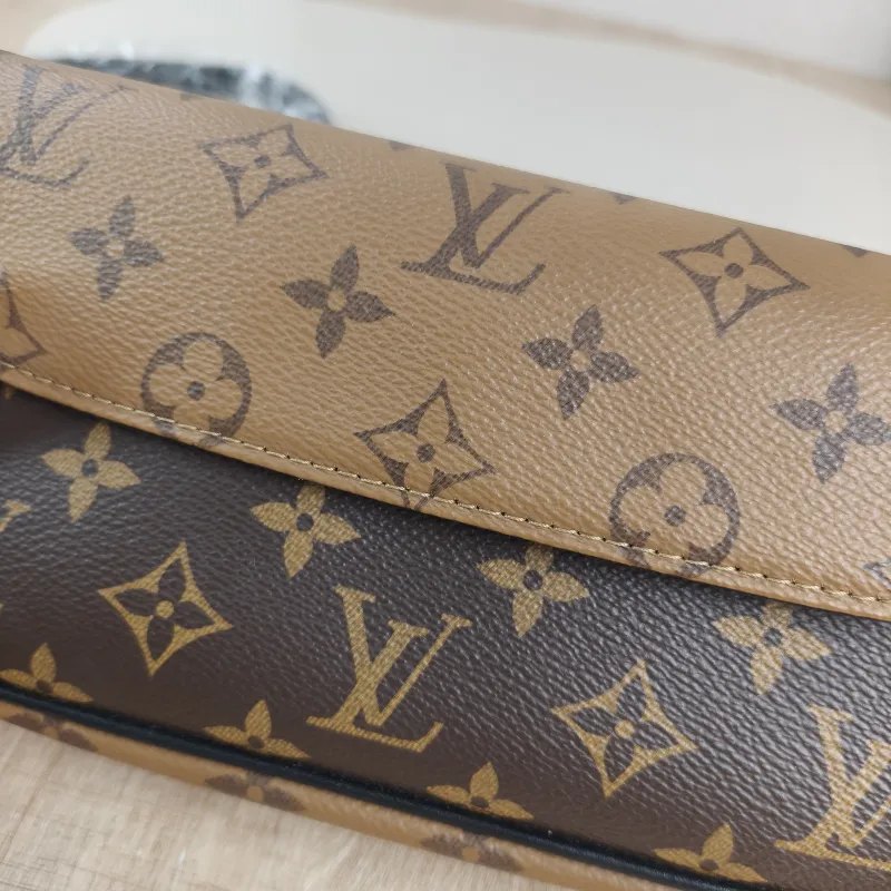 Louis Vuitton Crossbody Bag IVY Monogram PVC Small 23.5 × 4.3 × 12 cm — detail view 4 of 13