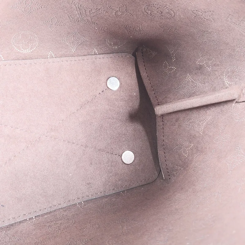 Louis Vuitton Crossbody Bag BELLA Pink Calfskin One Size22 × 14 × 19 cm — detail view 4 of 9