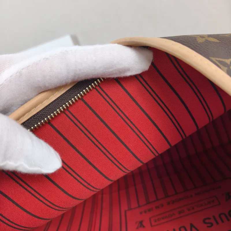 Louis Vuitton Shoulder Bag Lineup Monogram PVC One Size 34.5 × 13 × 26 cm — detail view 3 of 10