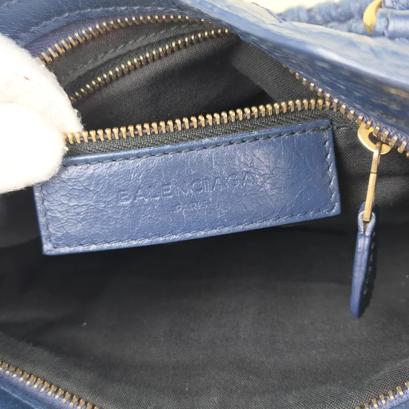 BALENCIAGA Crossbody Bag Classic City Blue Lambskin Mini 24 × 10 × 16 cm — detail view 2 of 11