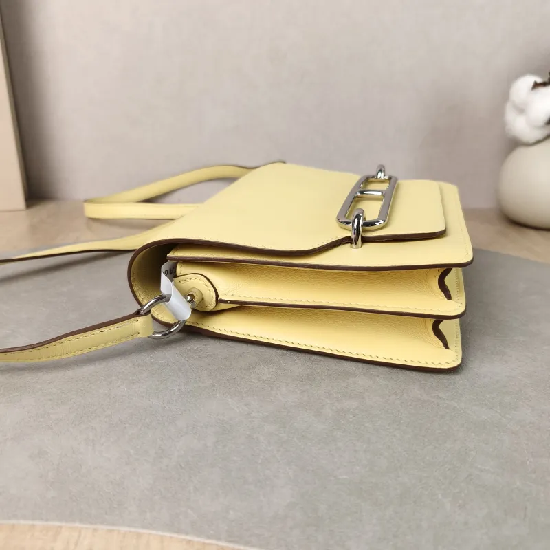 Hermès Crossbody Bag Roulis 19 1Z Swift Calfskin Mini 18 × 6 × 15 cm Z — detail view 14 of 15