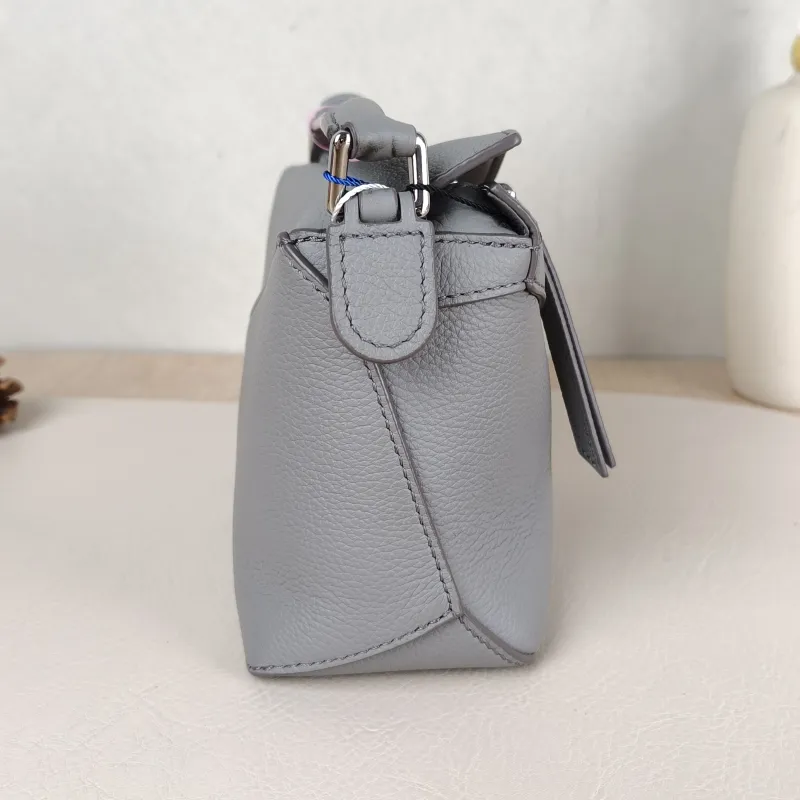 LOEWE Crossbody Bag Puzzle Grey Calfskinmini18 × 8 × 12.5 cm — detail view 2 of 11
