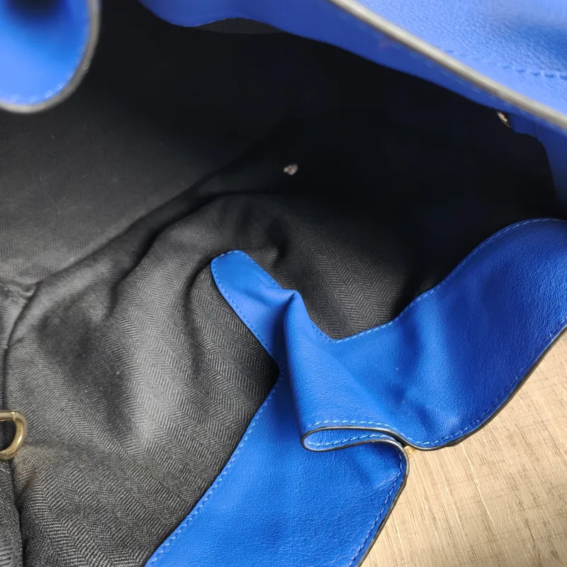 LOEWE Shoulder Bag Hammock Blue Calfskin Small 30 × 14 × 25 cm — detail view 6 of 9