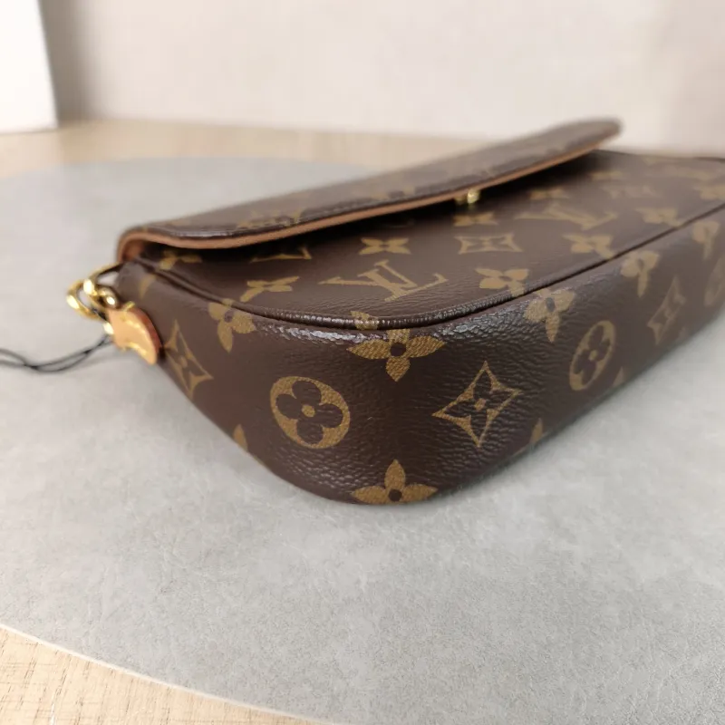 Louis Vuitton Crossbody Bag IVY Monogram PVC Small23.5 × 4.3 × 12 cm — detail view 5 of 13