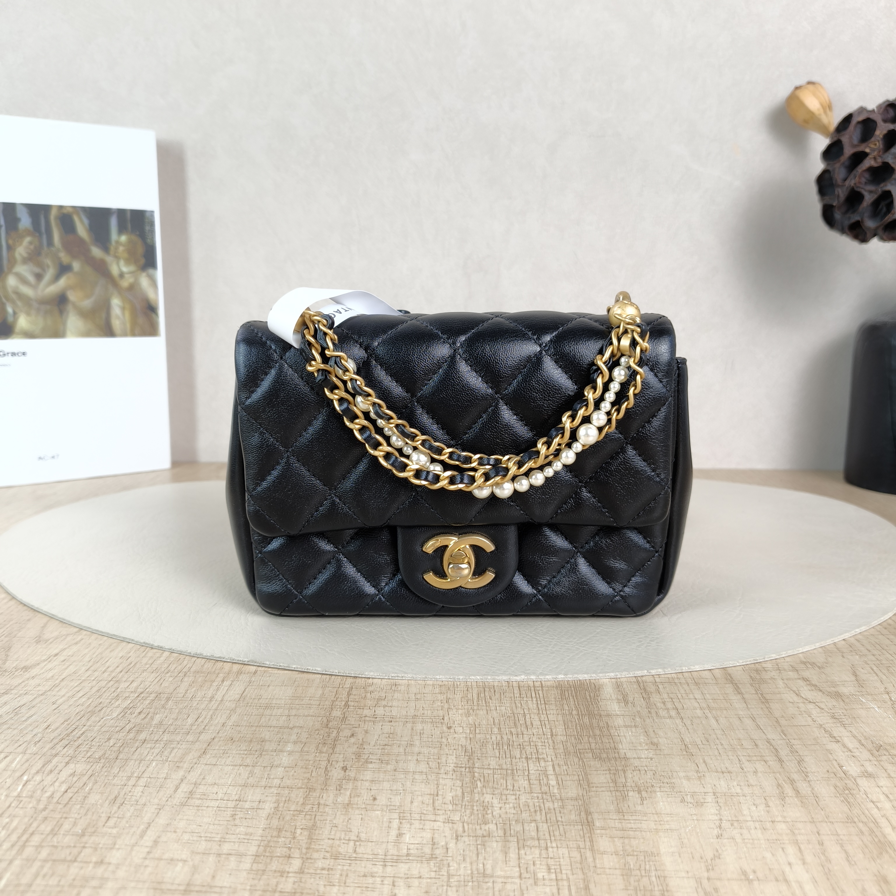 Chanel Crossbody Bag Pearl Black Lambskinmini17 × 5 × 12.5 cm