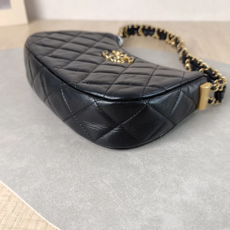 Chanel Shoulder Bag hobo 19 Black Lambskin Small 20 × 4.5 × 13 cm — detail view 3 of 11