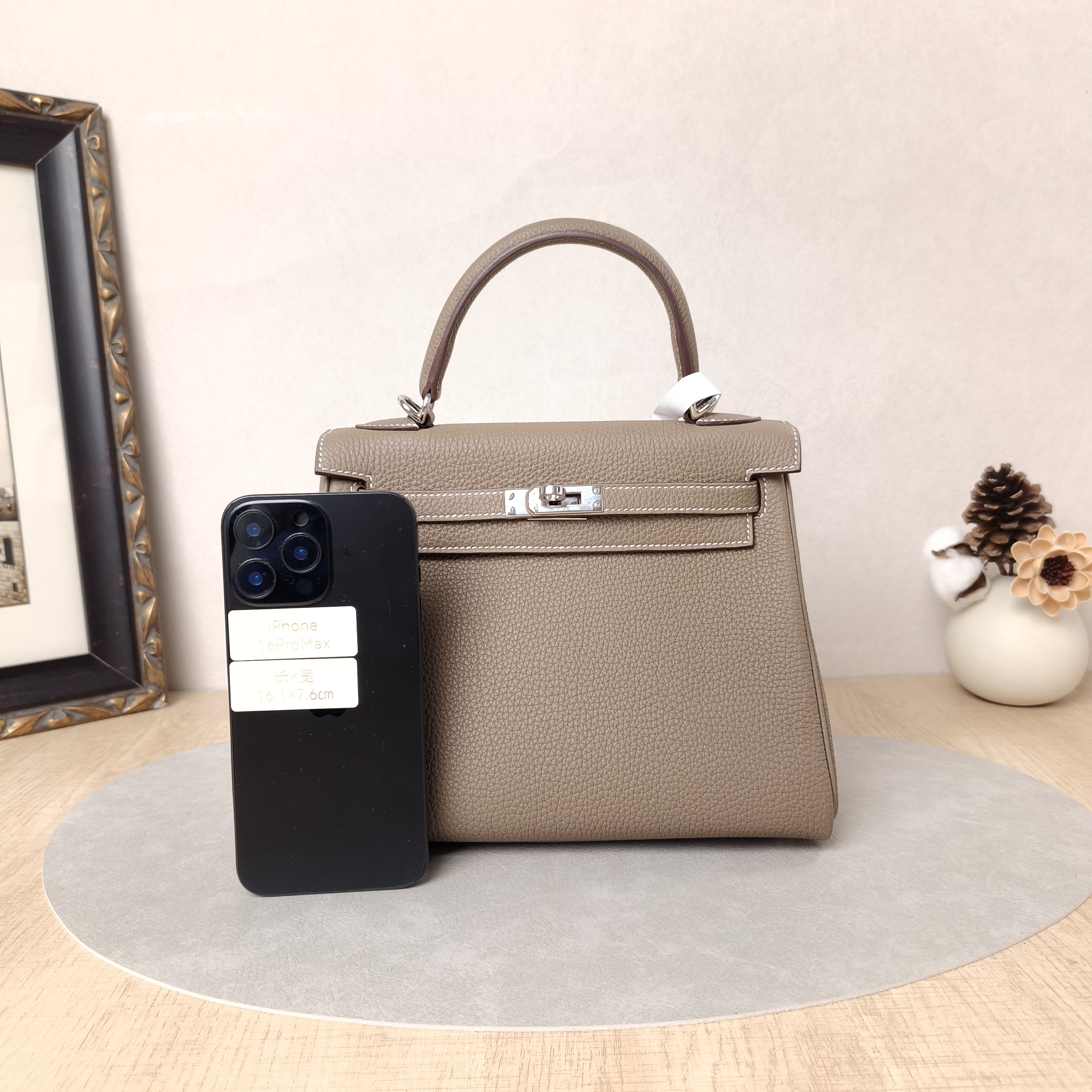 Hermès Shoulder Bag Kelly 25 Silver-Tone Hardware Togo Calfskin Small25 × 7 × 17 cm — cover view 3 of 11