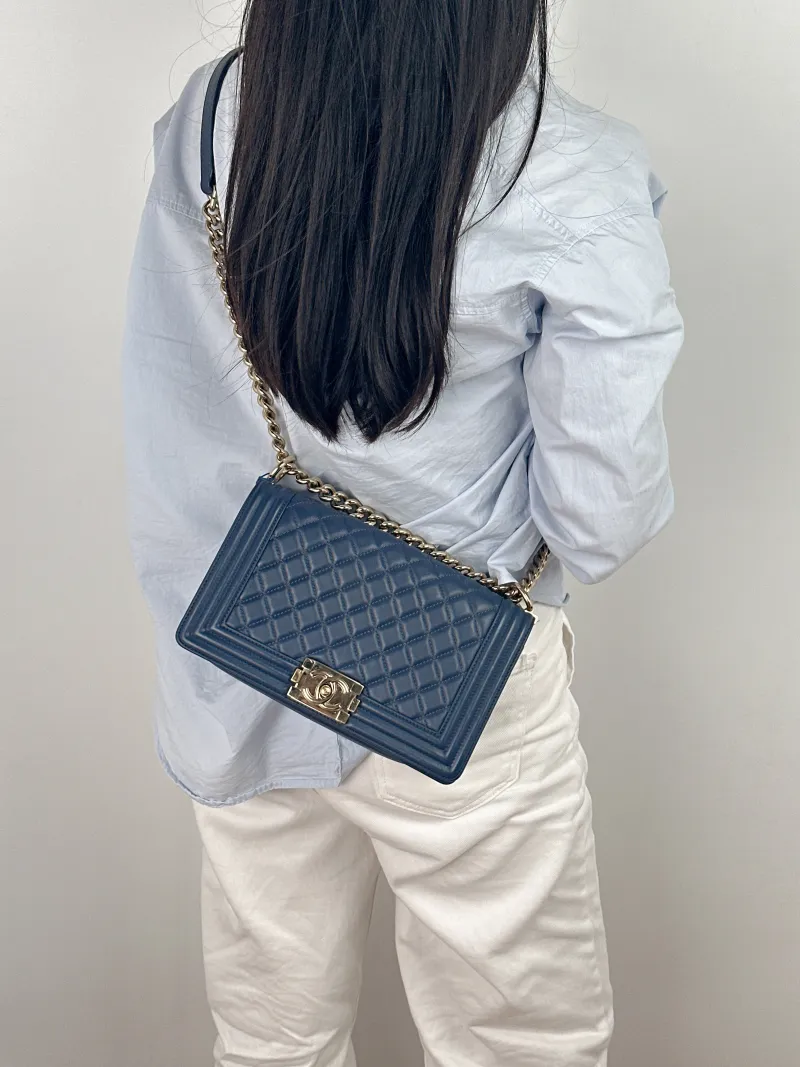 Chanel Crossbody Bag Le Boy​Navy Medium25 × 9 × 15 cm — on-model view 1 of 2
