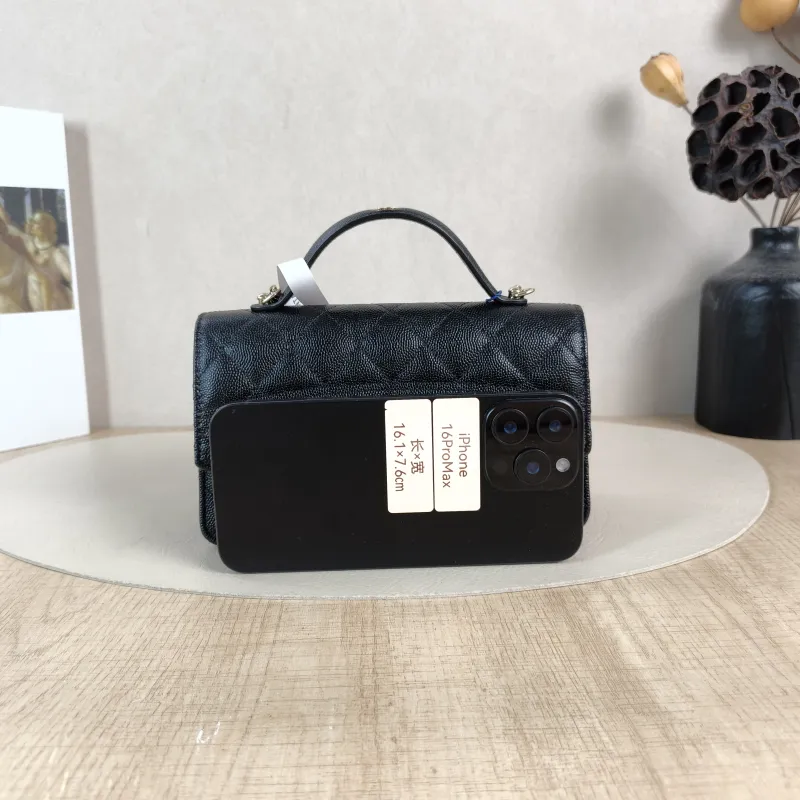 Chanel Crossbody Bag Black Calfskin One Size18.5 × 6 × 11 cm — cover view 5 of 5