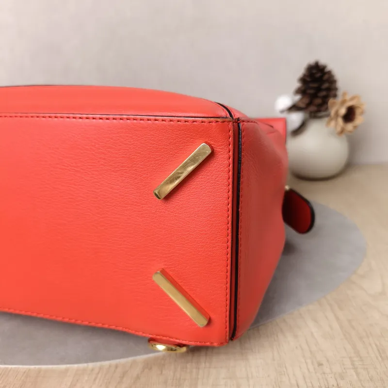 LOEWE Crossbody Bag Puzzle Red Calfskin Medium29 × 14 × 19.5 cm — detail view 12 of 17