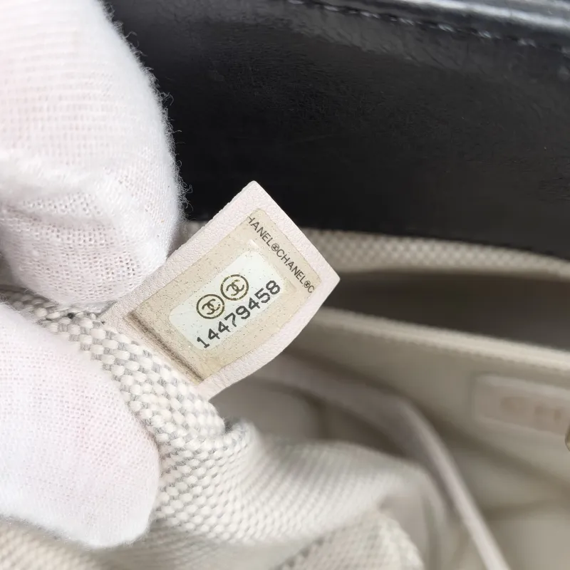 Chanel Shoulder Bag tote Black Calfskin One Size 35 × 16 × 20 cm 14 — detail view 2 of 11