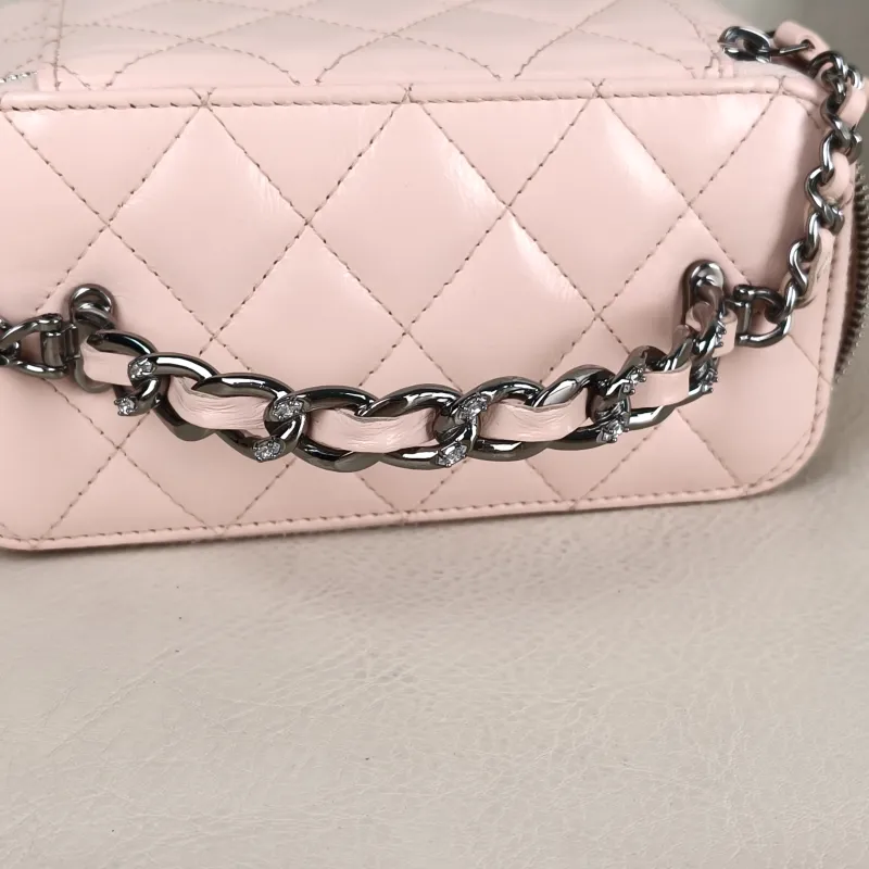 Chanel Crossbody Bag Edition Pink Calfskin Mini 16 × 8 × 9.5 cm — detail view 12 of 13