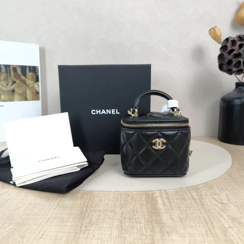 Chanel Crossbody Bag Edition Black Lambskin One Size11 × 7 × 9 cm — cover view 6 of 6