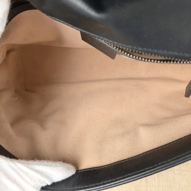 GUCCI Crossbody Bag GG Marmont Medium Marmont 26 Black CC alfskin Medium 26 × 7 × 15 cm — detail view 4 of 12