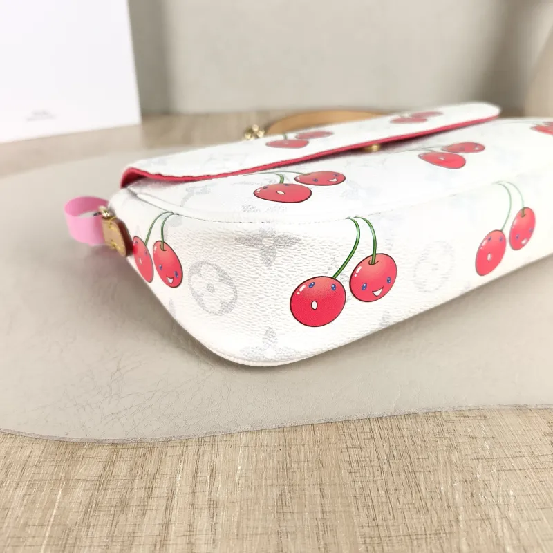 Louis Vuitton Crossbody Bag IVY White · PVC Small 23.5 × 4.3 × 12 cm — detail view 9 of 10