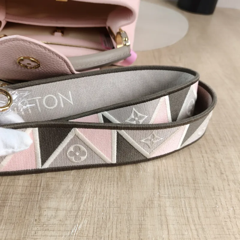Louis Vuitton Top Handle Bag Capucines Pink Calfskin BB 27 × 9 × 17.5 cm — detail view 12 of 12