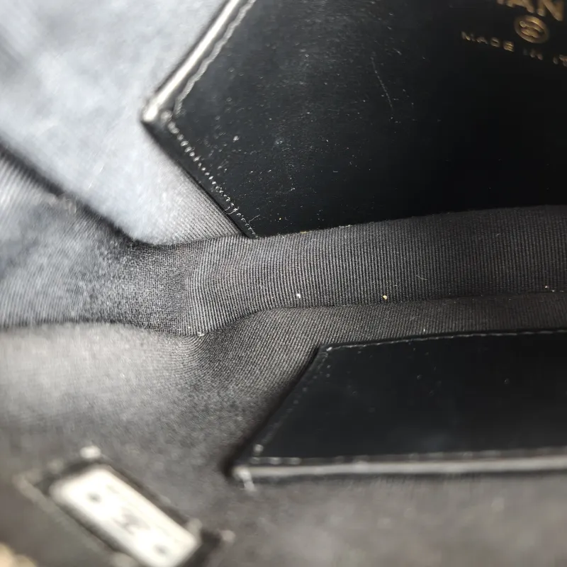 Chanel Shoulder Bag hobo 19 Black Lambskin Small 20 × 4.5 × 13 cm — detail view 4 of 12