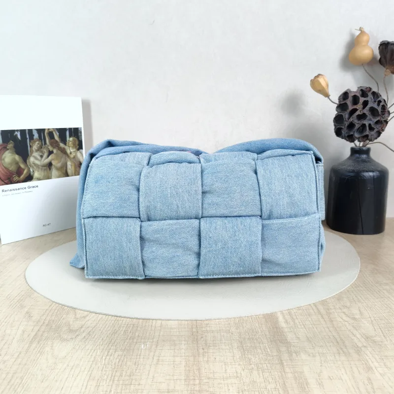 Bottega Veneta Crossbody Bag Cassette Woven Blue One Size30 × 8 × 16 cm